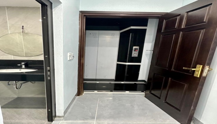 Cho thuê mặt ngõ Lê Thanh Nghi, HBT. DT 50m - 5tầng - Giá 35 tr -  Kinh doanh bất chấp